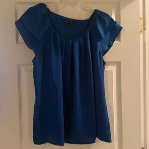 Like new Violet & Claire ruffled sleeve top size 1X(runs like a large)